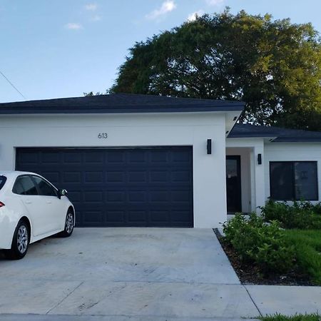 Enjoy Our Brand New Home Close To Hollywood In Hallandale Beach! Exterior photo