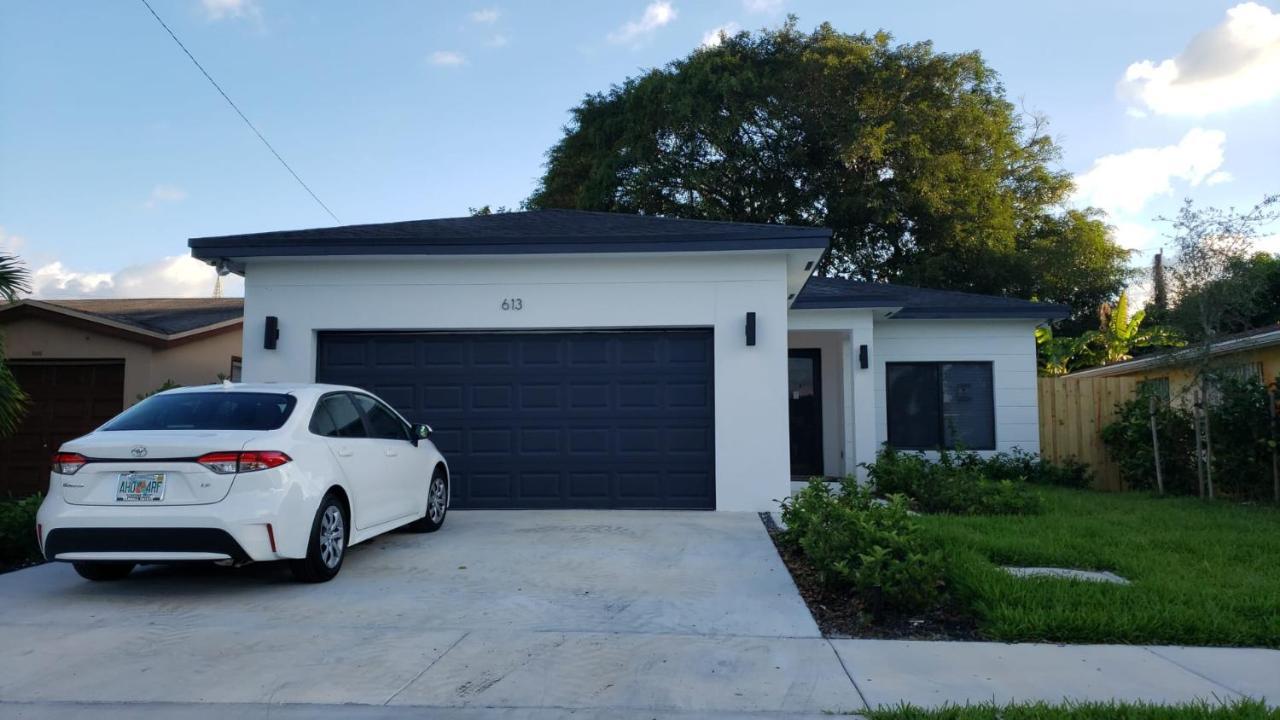 Enjoy Our Brand New Home Close To Hollywood In Hallandale Beach! Exterior photo